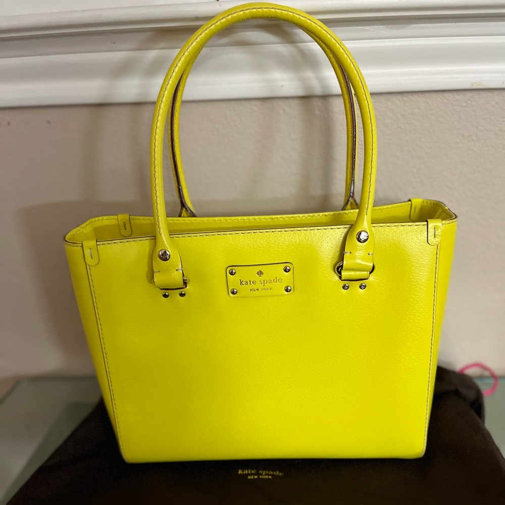 Kate spade purse with the original slip over bag to keep it good as new